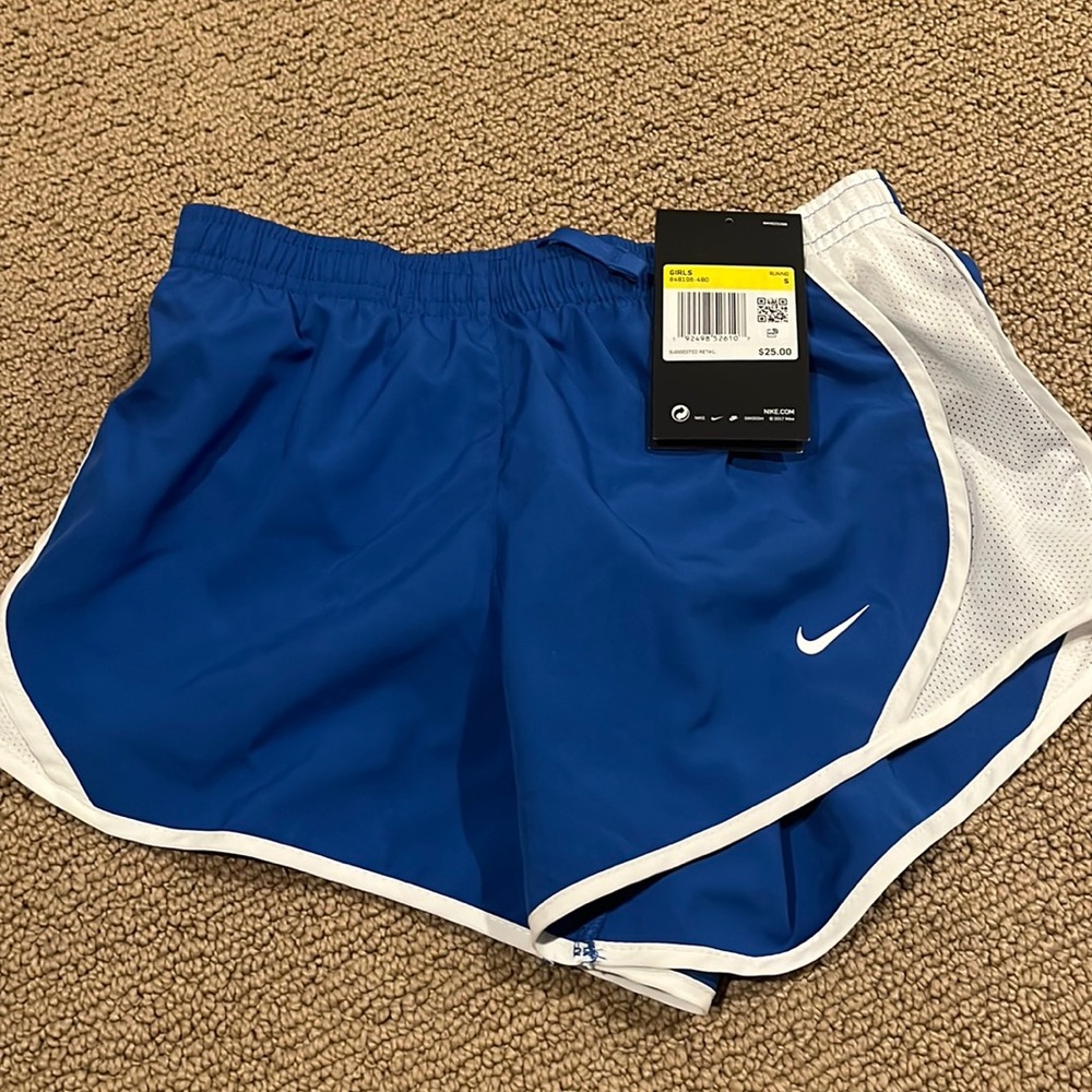 NWT Girls Nike running shorts size small